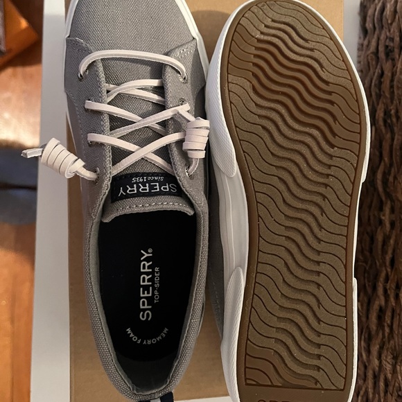 Women Sperry’s - Picture 1 of 2